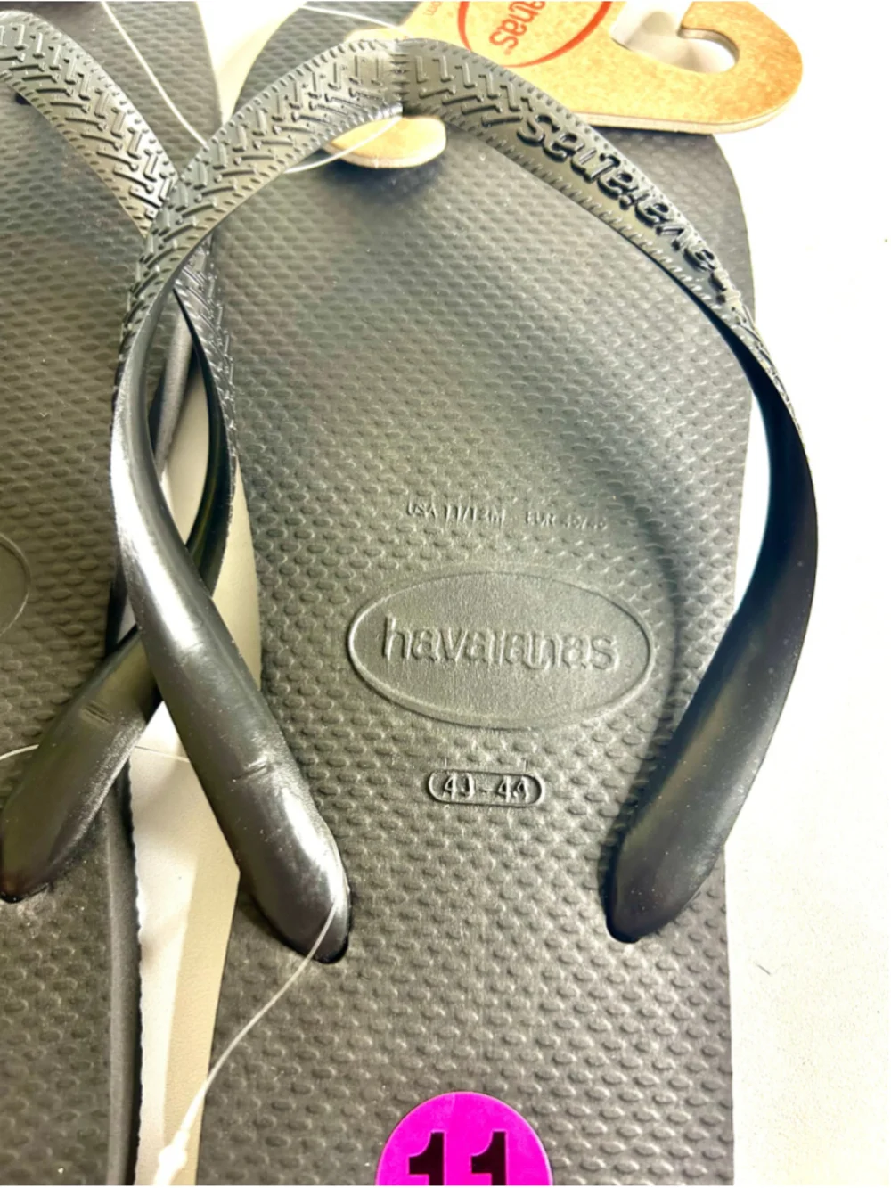 NWT Havaianas Men Slim Black flip flops with a cushioned rubber footbed size 11
